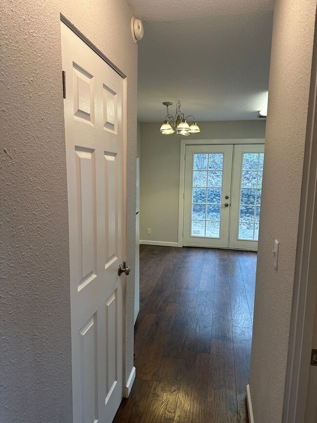 Photo - 3 Bedroom/1.5 Bath w/partial Mountain Views