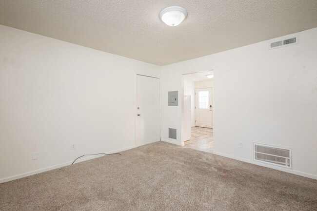 Photo - 107 W Workman St Unit D