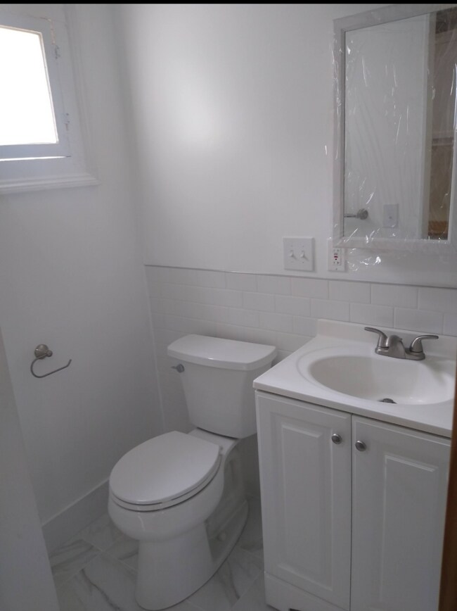 902 Warren St Unit 2 Second Floor
