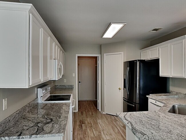 Photo - 516 E Oak St