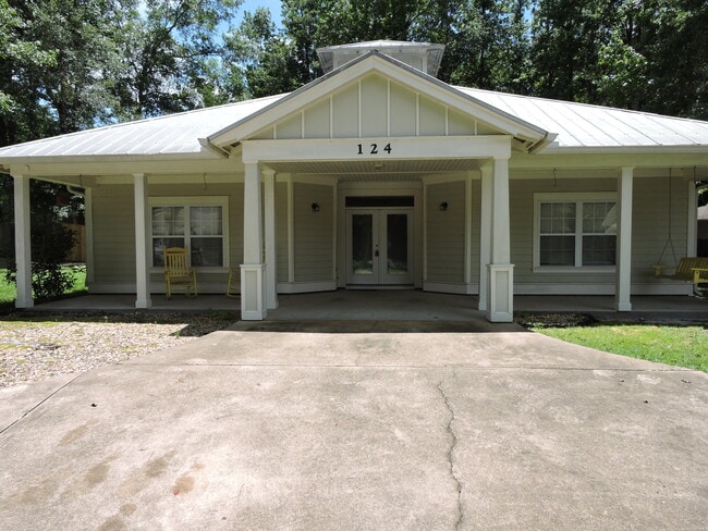 Building Photo - 124 Fairway Dr Rental