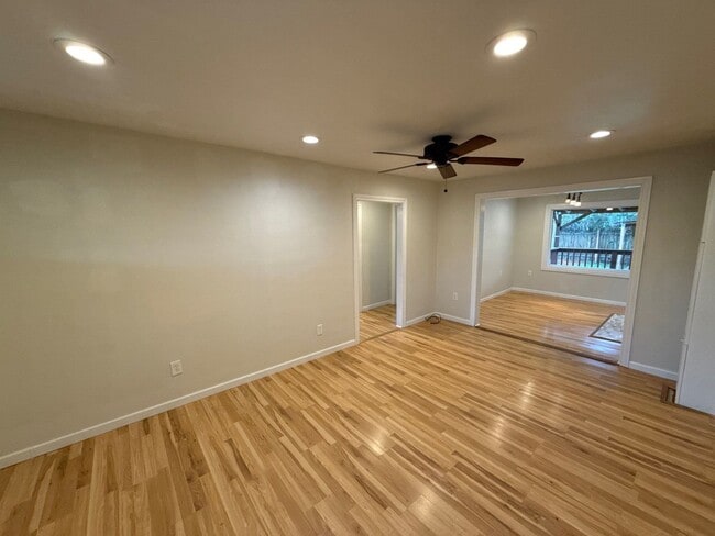 Photo - 1070 SW 16th Ave