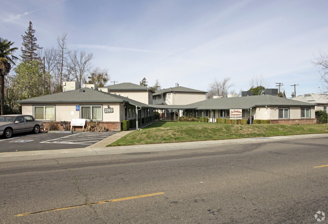 Las Gardenias - Las Gardenias Apartments