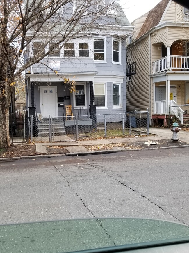 Entry - 24 N 18th St Unit #3