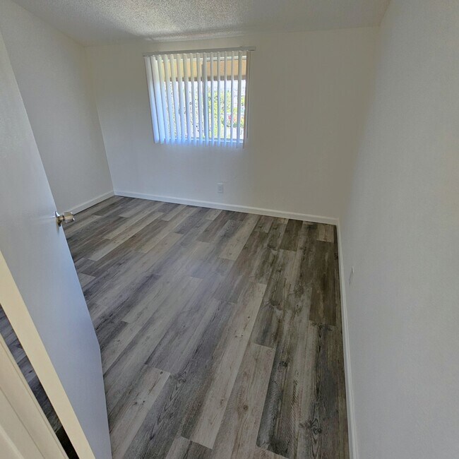 2ndfloorbedroom - 10770 Palms Blvd