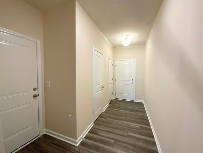 Photo - 836 Falls Grove Trl