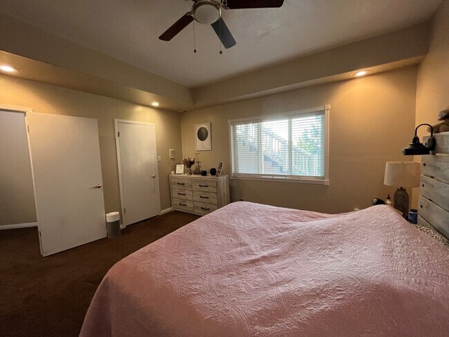 113 N Valley View Dr