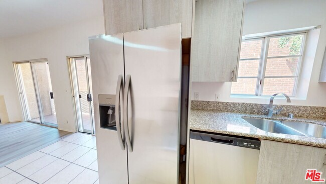 Photo - 5135 Zelzah Ave Unidad Heated pool, 2 bed, 2 bath renovated condo