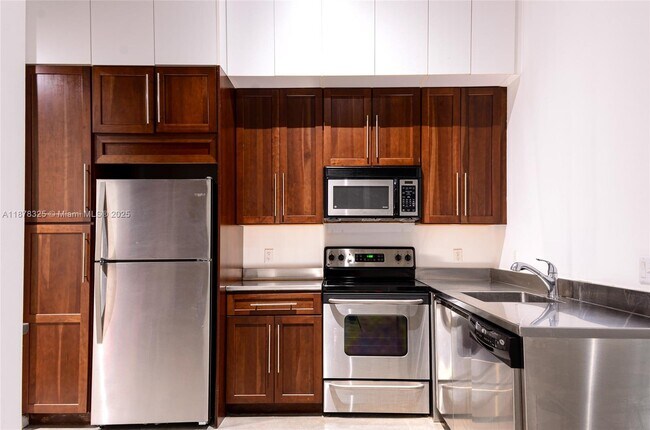 Photo - 250 NW 23rd St Unidad 308