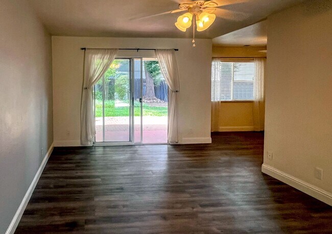 Photo - GO928#E & F-Lotti, Carole Kelly