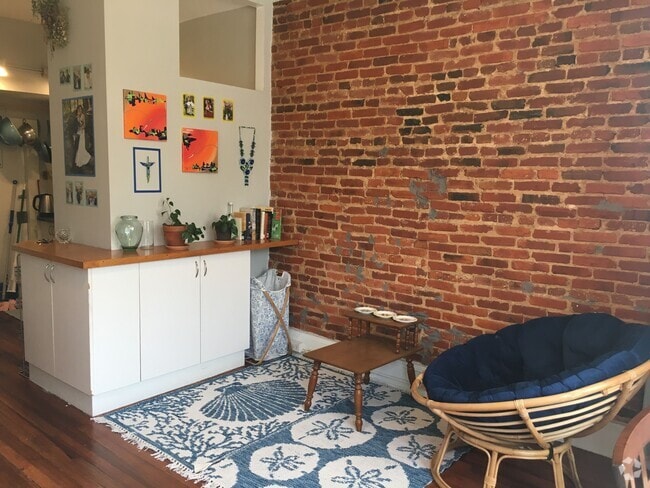 Building Photo - 2841 n Calvert Street Unit 2F Rental