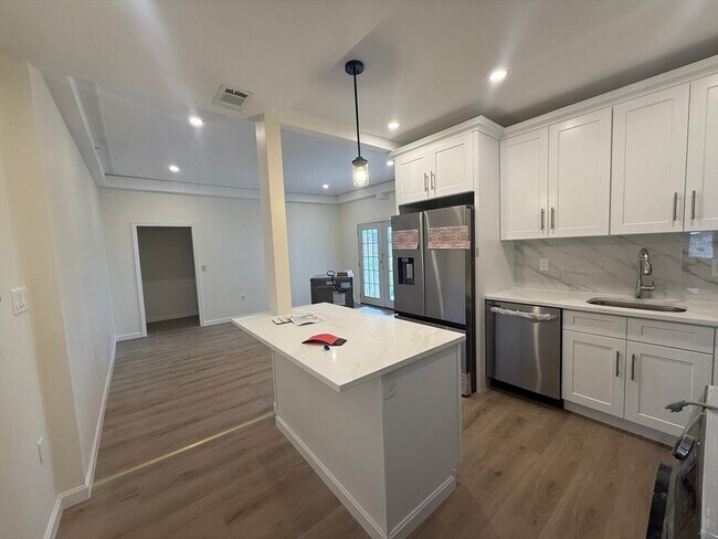 Building Photo - 10 Pearl St Unit 2 Rental