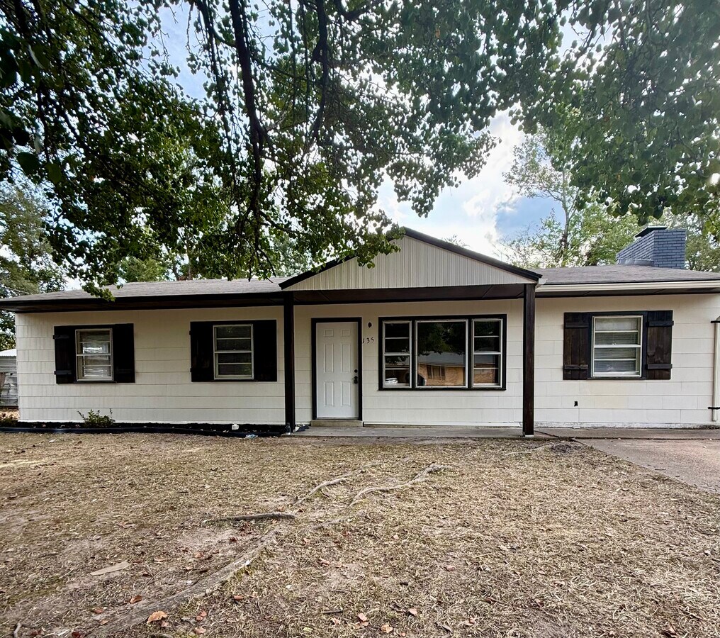 Photo - 135 Maple St