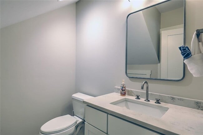 Photo - 137 Rosebriar Ave