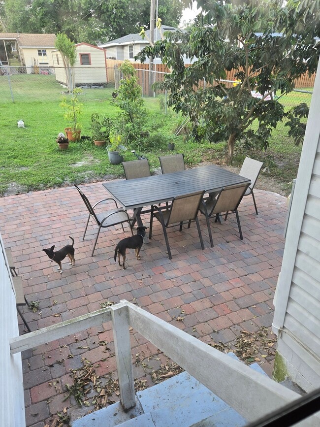 Photo - 812 Chatfield St