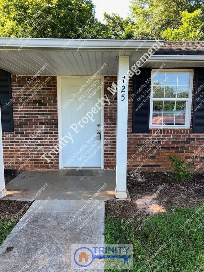 **Section 8 Accepted** Cozy Two Bedroom - **Section 8 Accepted** Cozy Two Bedroom House