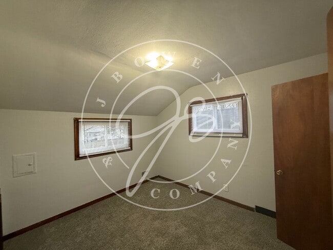 Photo - 2-Bedroom twinplex on Almeda Drive - Your Cozy Toledo Retreat!"