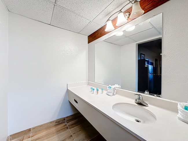 Photo - 910 Suemac Rd Unit Double Room