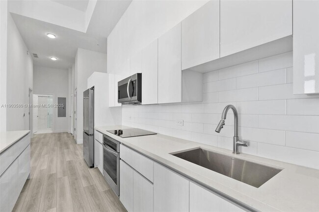 Photo - 101 Diplomat Pkwy Unidad PH05