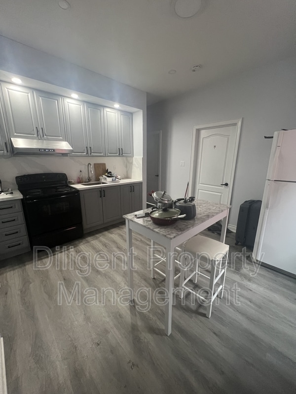 Photo - 219 Stewart St