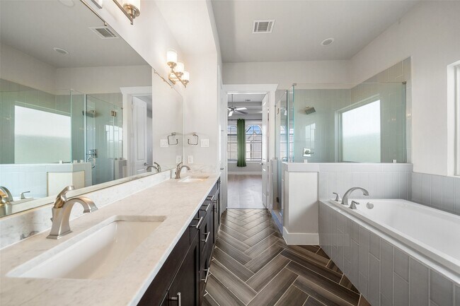 Photo - 1107 W 16th St