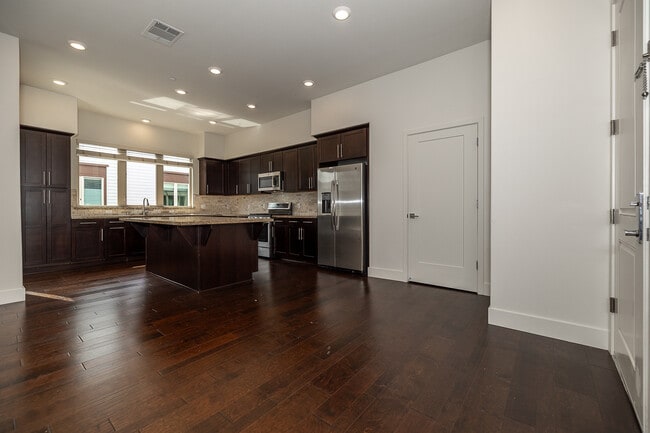 Photo - 1690 Delano St