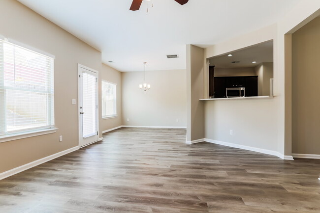 Photo - 987 Grenier Terrace NE