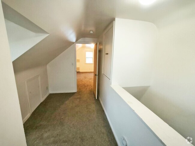 Building Photo - Convenient Showings — No Appointment Needed! Rental
