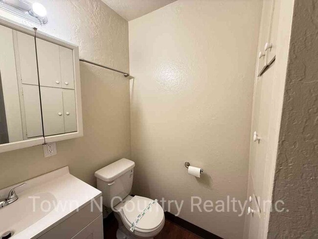 250 E Romie Ln Unit 4