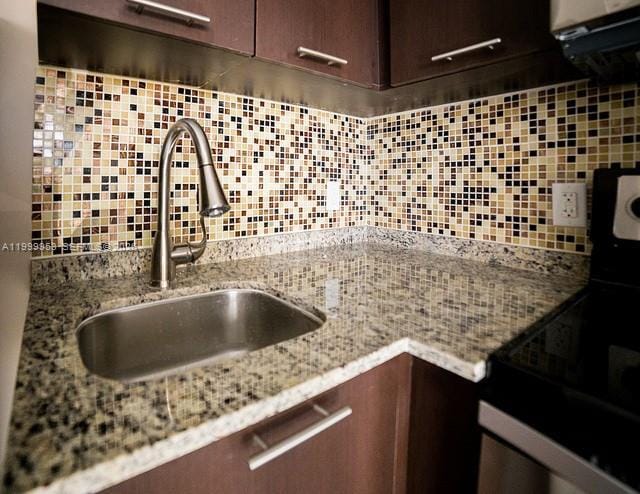 Building Photo - 500 SW 9th Ave Unit 9