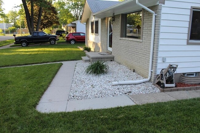 Photo - 655 Robinwood Dr