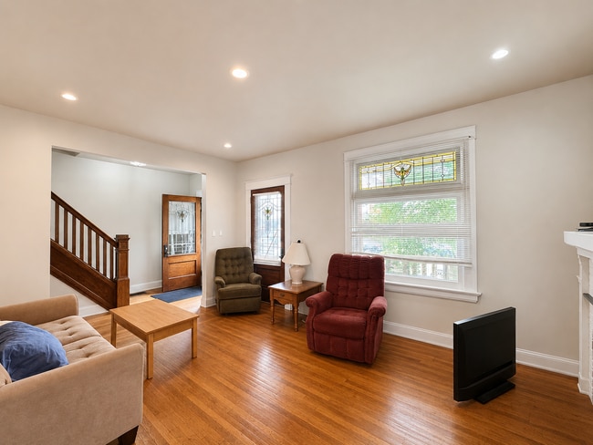 Photo - 6 Bed/2 Bath Mins. from UC Campus $600/pp ($3,600/mo)!