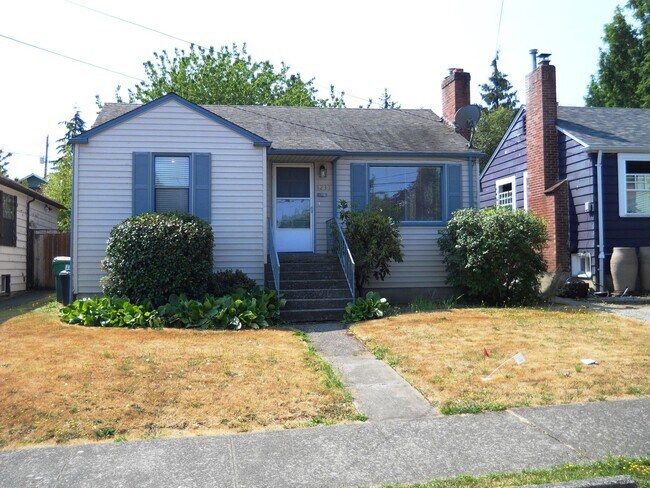 2 Bedroom House - Seward Park! * 6 Month L... - 2 Bedroom House - Seward Park! * 6 Month L...