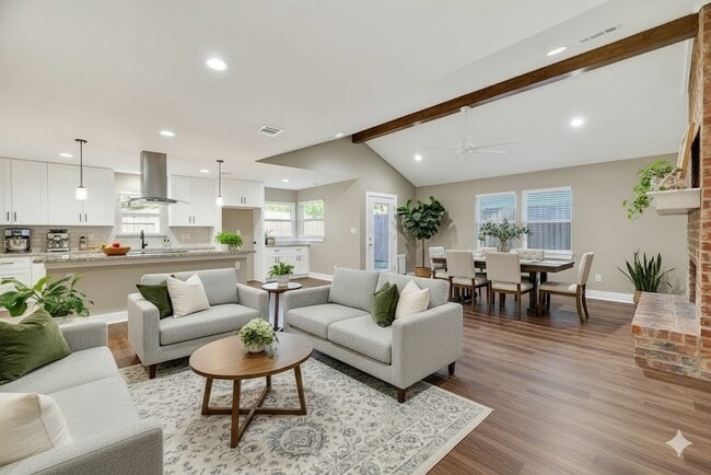 Photo - 2103 Woodway Dr