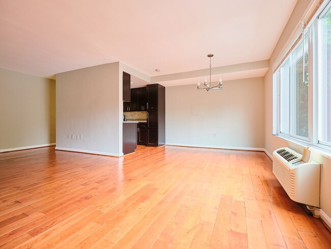 Photo - 4114 Davis Pl NW