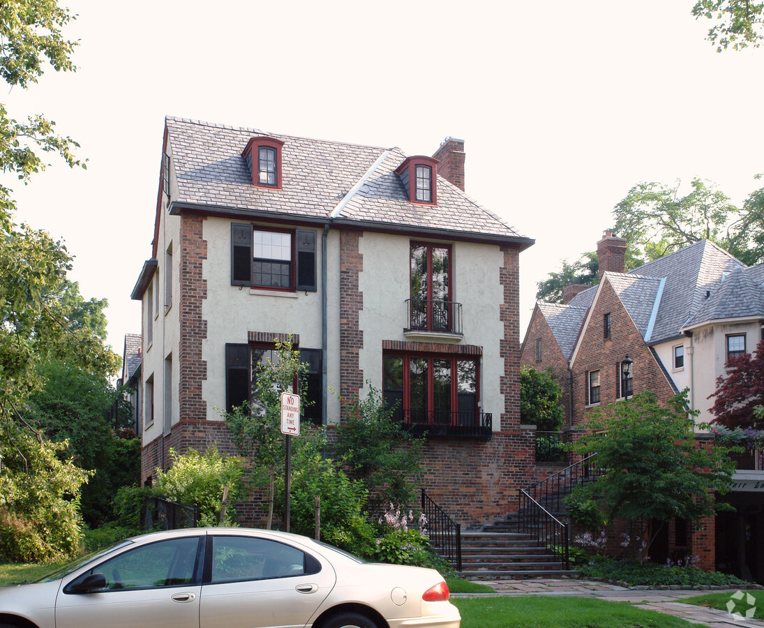 Mayfair Lane - Mayfair Lane Apartments
