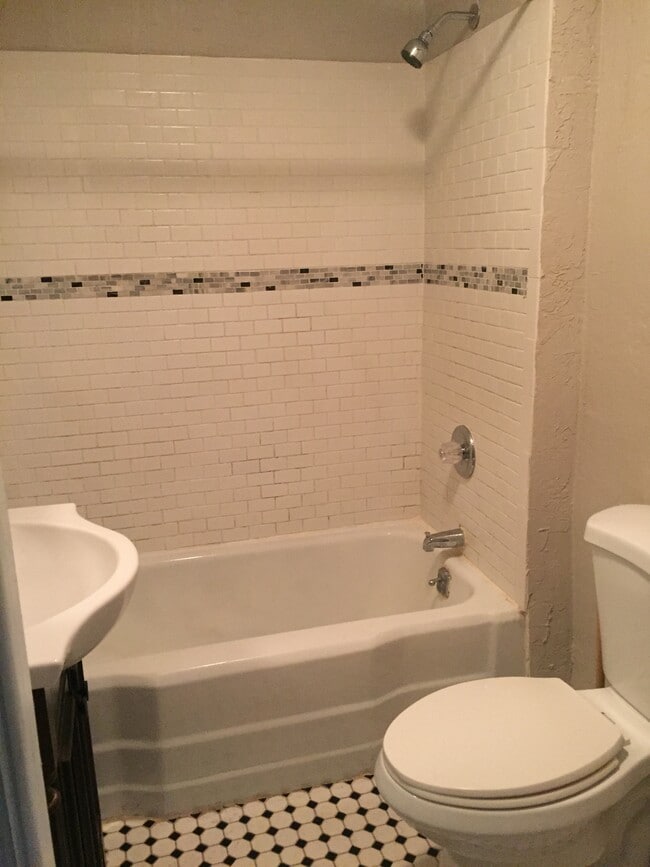 Building Photo - 873 10th Ave S