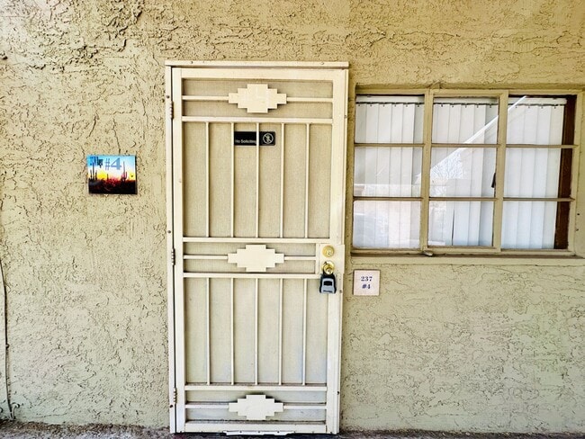 Photo - RogerRd237-243 Unit Roger237-4