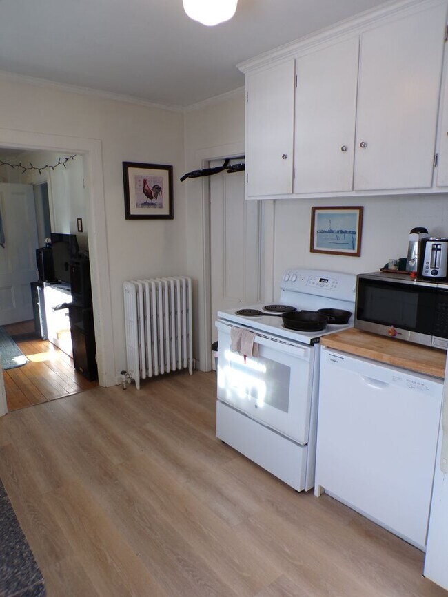 Photo - 84 College Ave Unit A