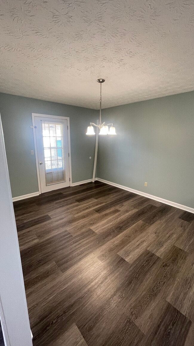 Photo - 629 W 16th St