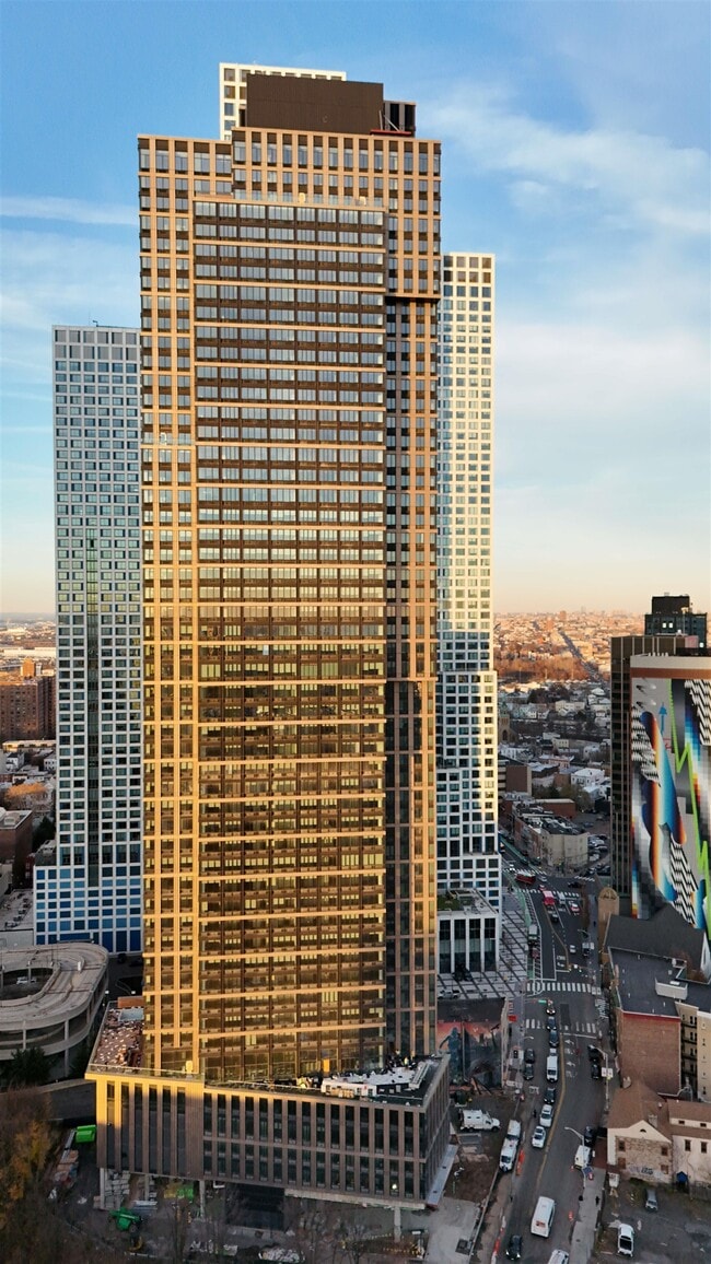 Building Photo - 505 Summit Ave Unit 1111