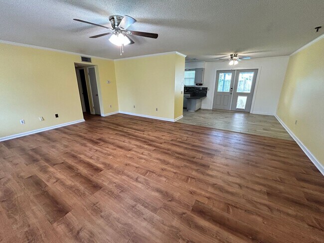Photo - 208 Randy Rd