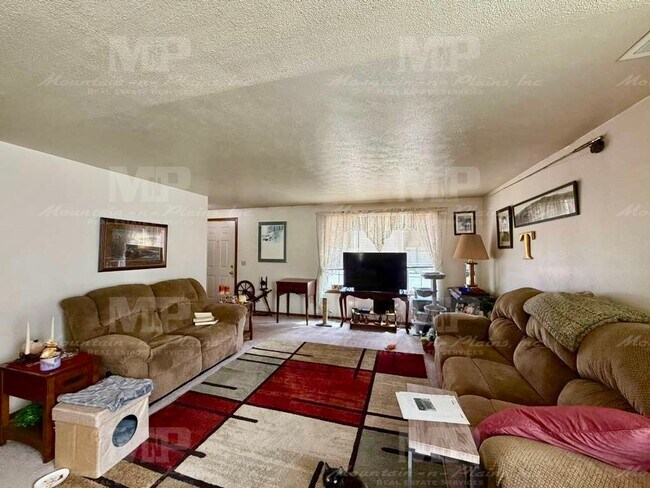 Photo - 1718 Enfield St