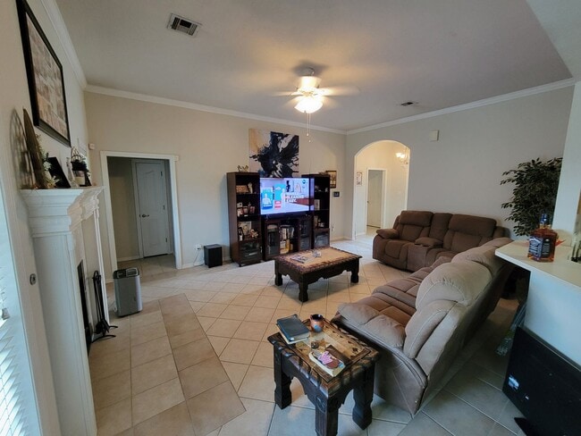 Photo - College Station -3 bedroom / 2 bath / 2 car garage / fenced in back yard. IN EDELWEISS GARTENS