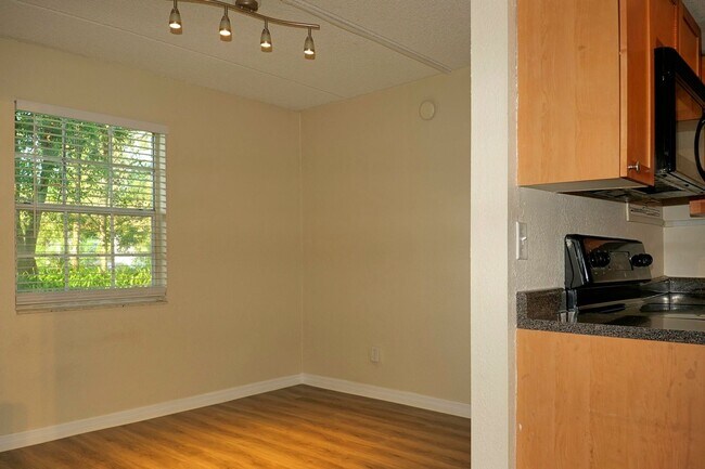 Photo - 2/2, updated, 1st floor condo, in Winter Park