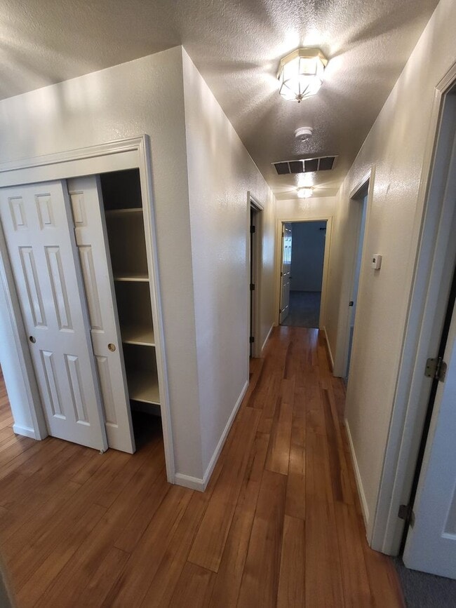 Photo - 630 Boulder Cir