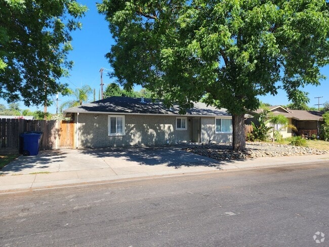 Building Photo - 3 bedroom 1 bath with Garage converted to ... Rental