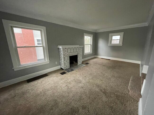 Photo - 866 S Hawkins Ave