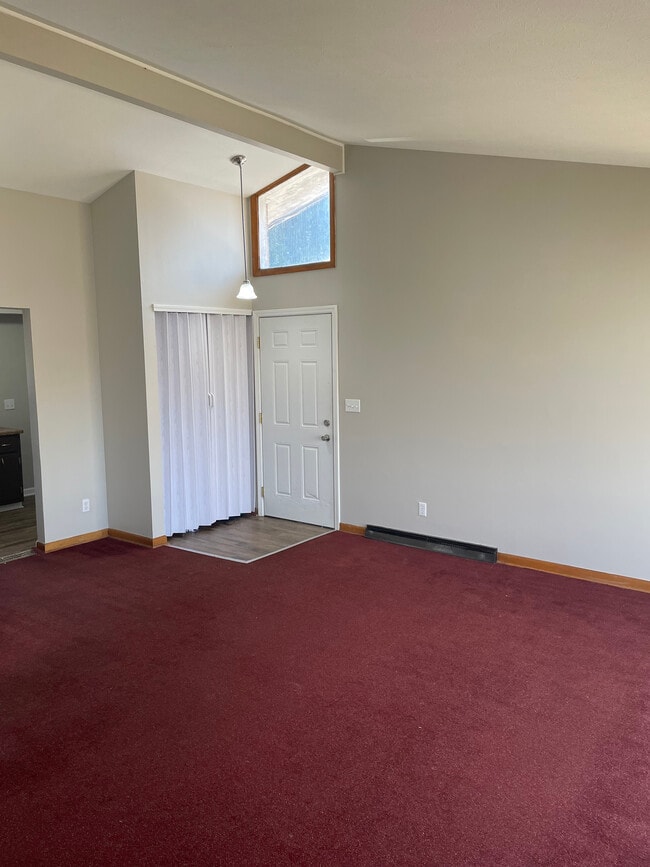 Building Photo - 1618 Maxen Dr Unit 1618 Rental