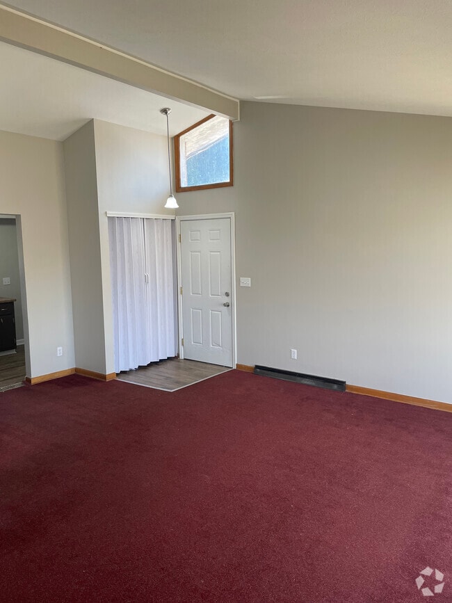 Building Photo - 1618 Maxen Dr Unit 1618 Rental